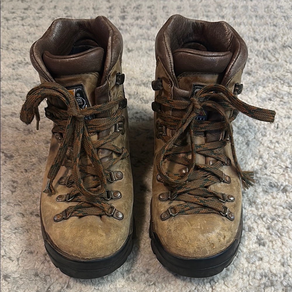 Youth/men’s size 7 Brown Hiking Boots